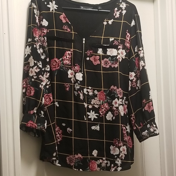 New York and Company Rose printed blouse - Picture 2 of 8